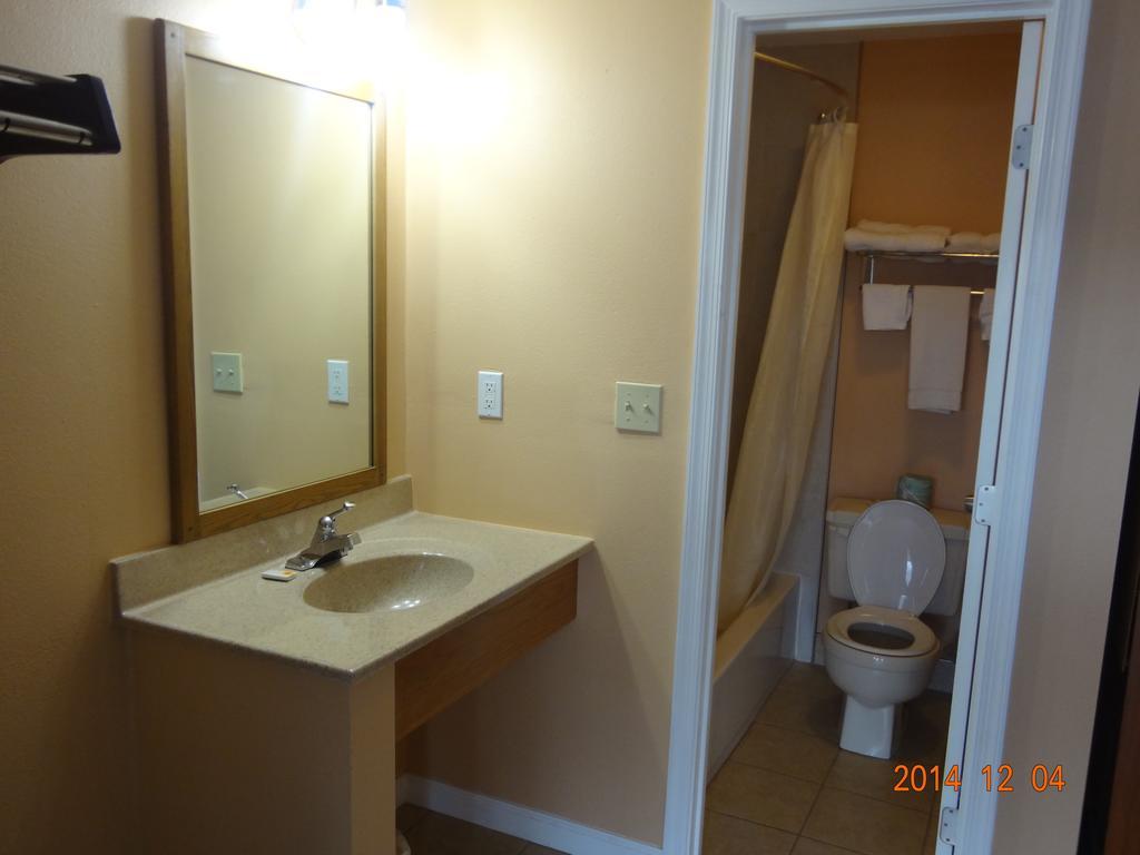 Budget Inn Lynchburg And Bedford Goode Номер фото