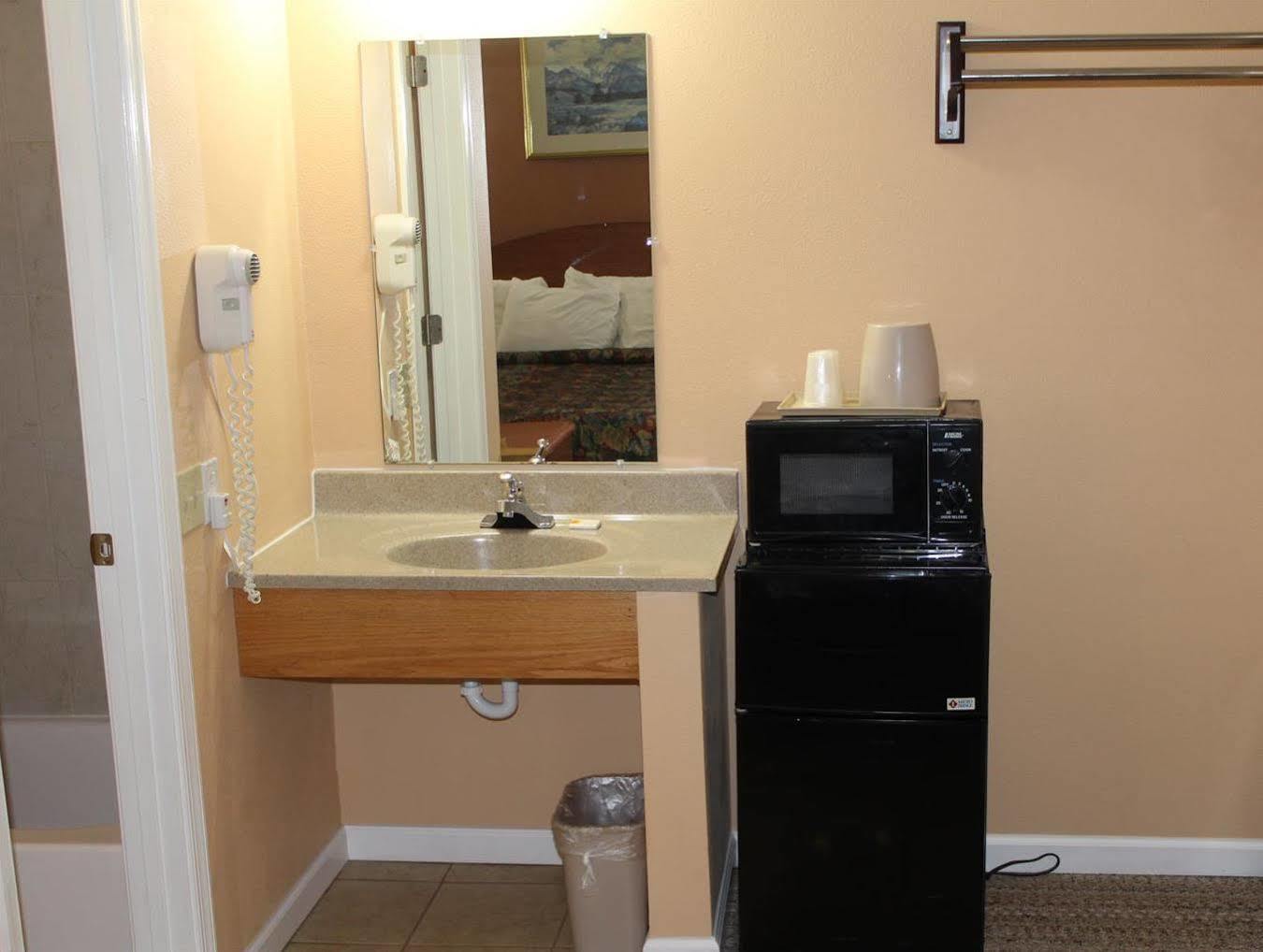 Budget Inn Lynchburg And Bedford Goode Экстерьер фото